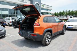   2014款Jeep自由光3.2L高性能版