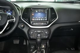   2014款Jeep自由光3.2L高性能版