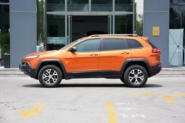   2014款Jeep自由光3.2L高性能版