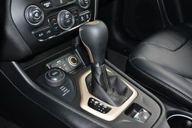   2014款Jeep自由光2.4L都市版