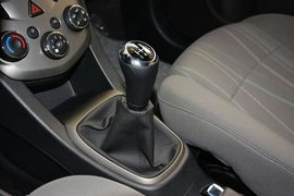   2014款雪佛兰爱唯欧两厢1.4SL MT舒适版
