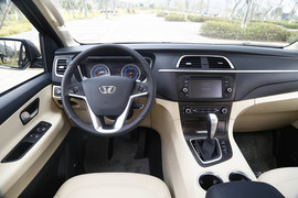   2015款华颂7 2.0T自动旗舰型试驾实拍