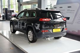   2014款Jeep自由光2.4L豪华版