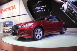   丰田皇冠2.0T 成都车展实拍