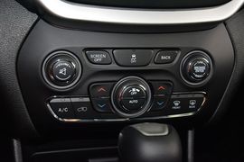   2014款Jeep自由光2.4L高性能版