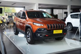   2014款Jeep自由光2.4L高性能版