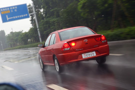   2010款东南菱悦CVT风采版试驾
