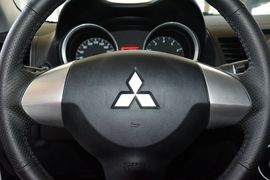   2016款三菱翼神1.8L CVT黑白复刻版