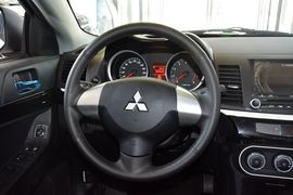   2016款三菱翼神1.8L CVT黑白复刻版
