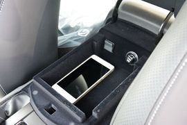   2015款日产GT-R 3.8T动感酷黑内饰版