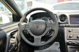   2015款日产GT-R 3.8T动感酷黑内饰版