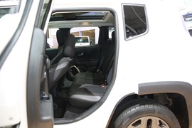   Jeep自由侠75周年 成都车展实拍