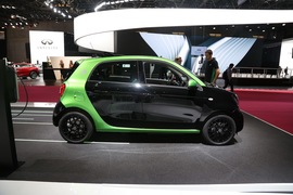   smart forfour电动 巴黎车展实拍
