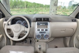   2011款一汽森雅M80 1.5L手动舒适型(5座)