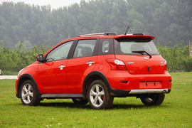   2011款长城炫丽CROSS试驾