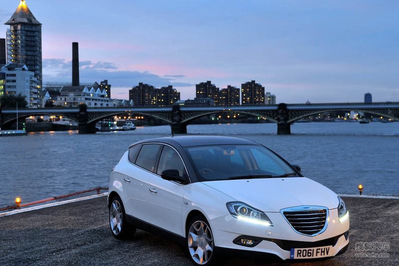 2012款克莱斯勒delta