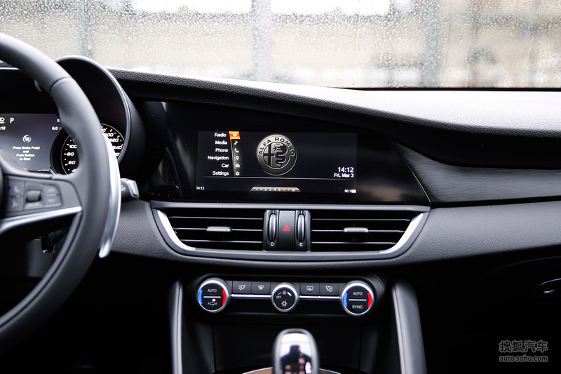 2017款阿尔法罗密欧giulia280hp豪华型中控台提示支持键盘翻页左右
