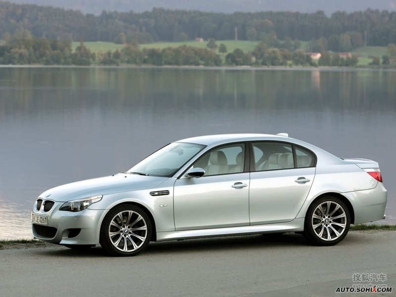 2005款宝马m5