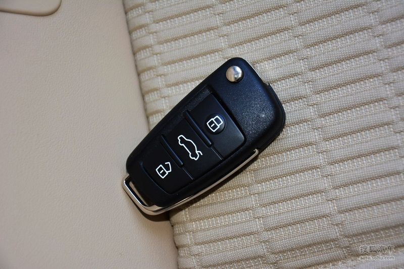 2014款奥迪a3三厢40tfsi汽车钥匙