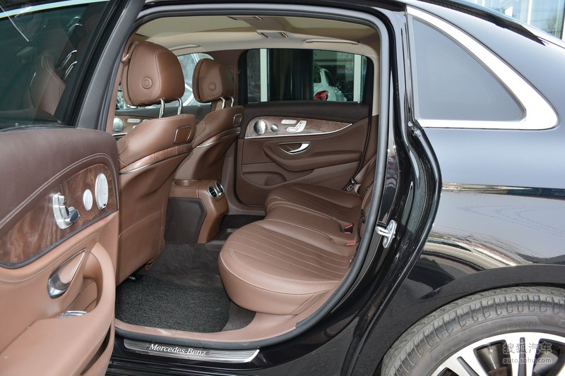 【 奔驰e级图片】_2018款 改款 e 320 l 4matic_玛奇朵米/咖啡棕_内饰