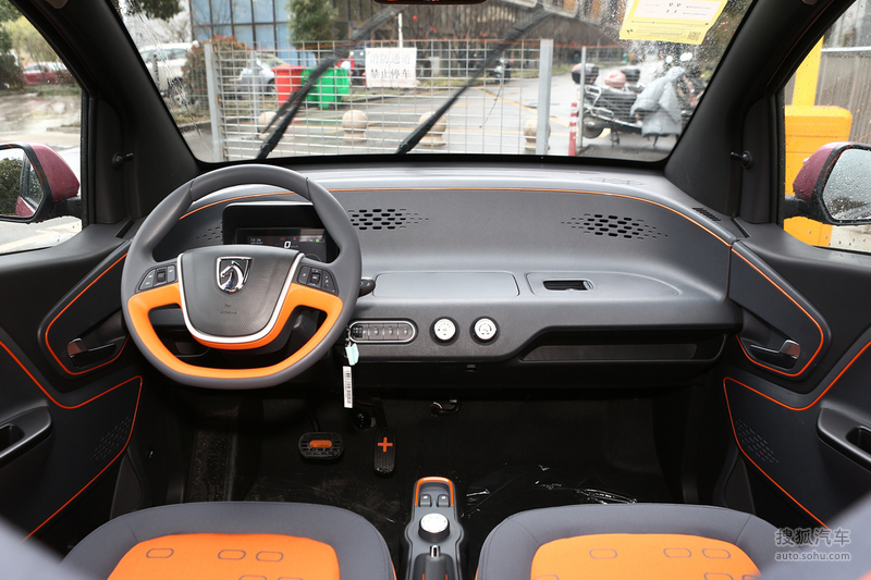 【 宝骏e100图片】_2020款 305km 智行版 _灰色/橙色_内饰_搜狐汽车网
