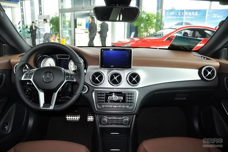 【 奔驰cla级图片】_2014款 cla 260 4matic_栗棕色_内饰_搜狐汽车网