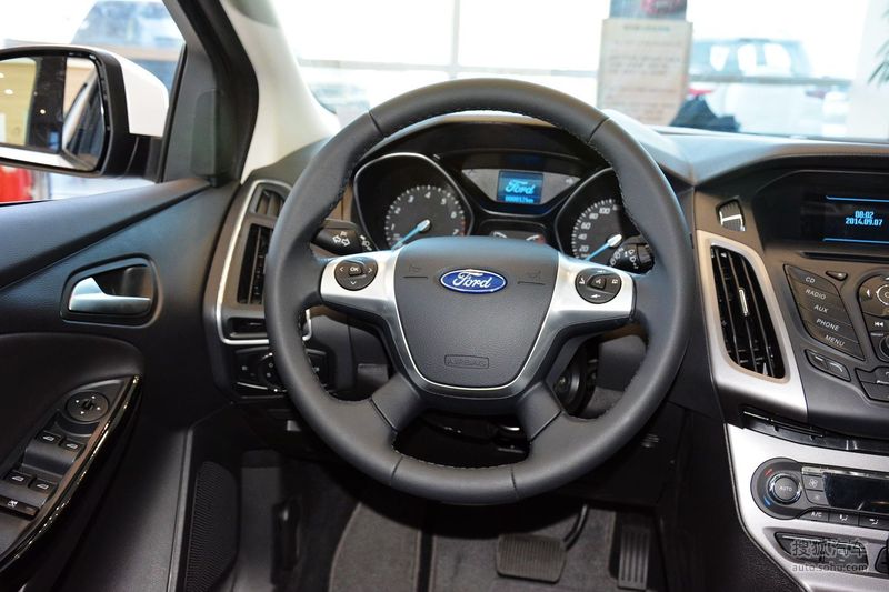 【 福特福克斯两厢图片】_运动深色内饰_内饰_搜狐汽车网