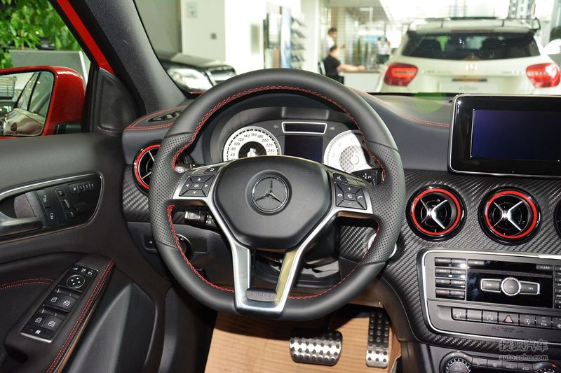 奔驰a260运动型     提示:支持键盘翻页 &larr;左 右&rarr; 内饰颜色