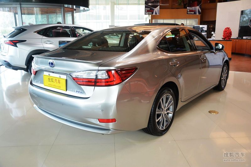 2015款雷克萨斯es300h豪华版
