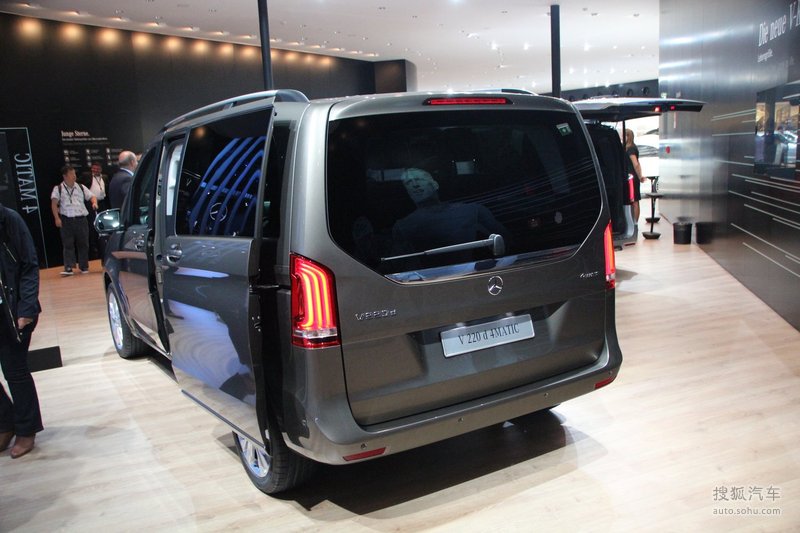 奔驰v220法兰克福车展实拍     提示:支持键盘翻页 &larr;左 右&rarr