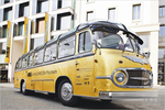 德国小城打造纯金巴士