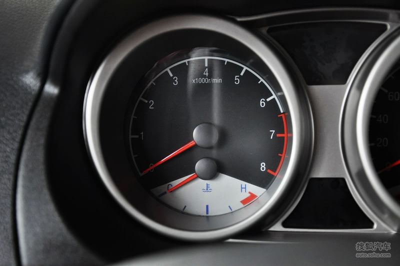 2013款吉利英伦sx7 2.0l手动尊贵型