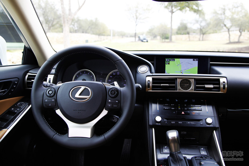 【雷克萨斯is内饰图片t2078226】_雷克萨斯图片_搜狐汽车网