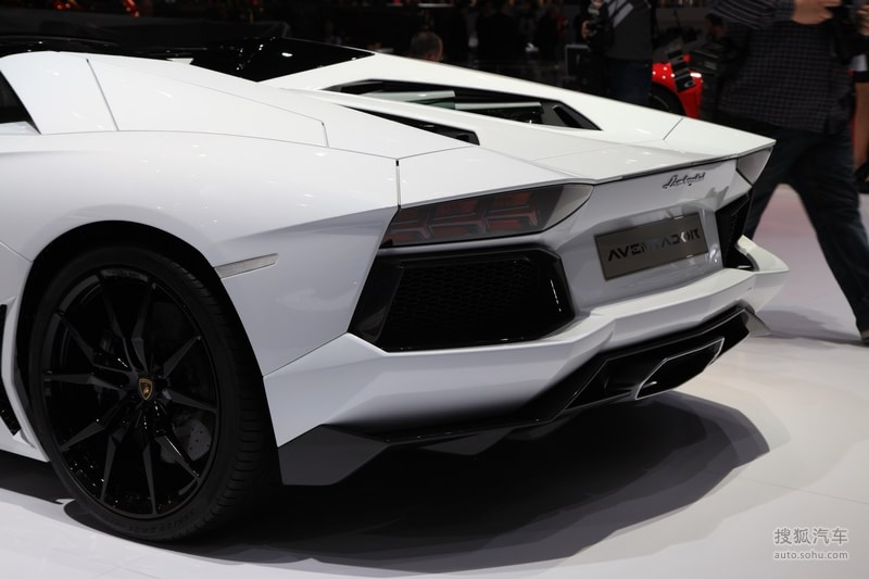 兰博基尼aventador敞篷版日内瓦车展实拍
