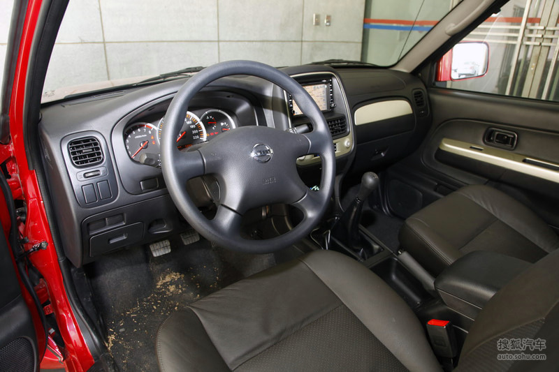 2013款郑州日产帕拉丁2.4l四驱纪念版豪华型试驾