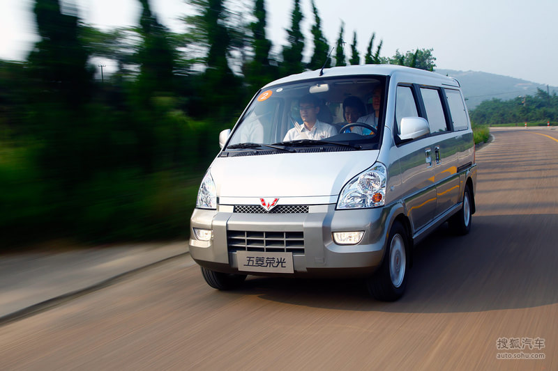五菱上汽通用五菱荣光:2012款上汽通用五菱荣光升级版1.5l试驾实拍