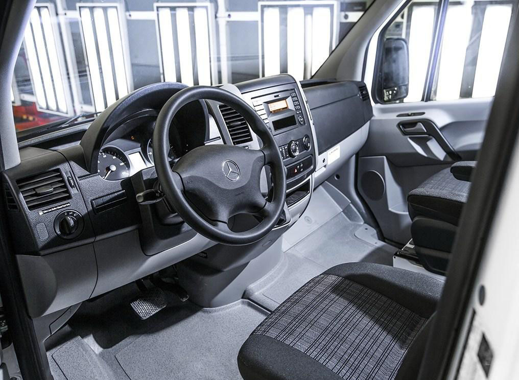 奔驰sprinter worker官图 定位厢式货车