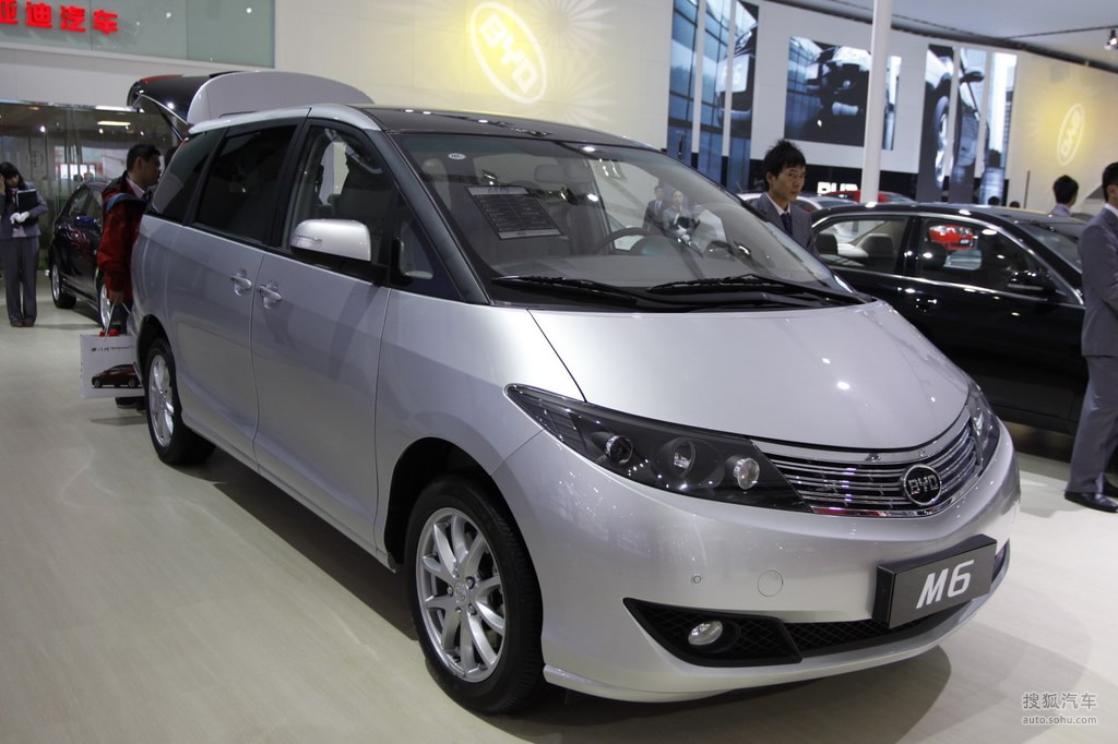 比亚迪m6车展实拍
