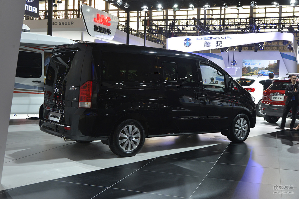 2015广州车展江淮新款瑞风m5实车亮相