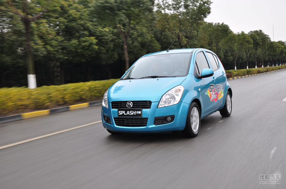 搜狐汽车上海站试驾昌河铃木派喜组图